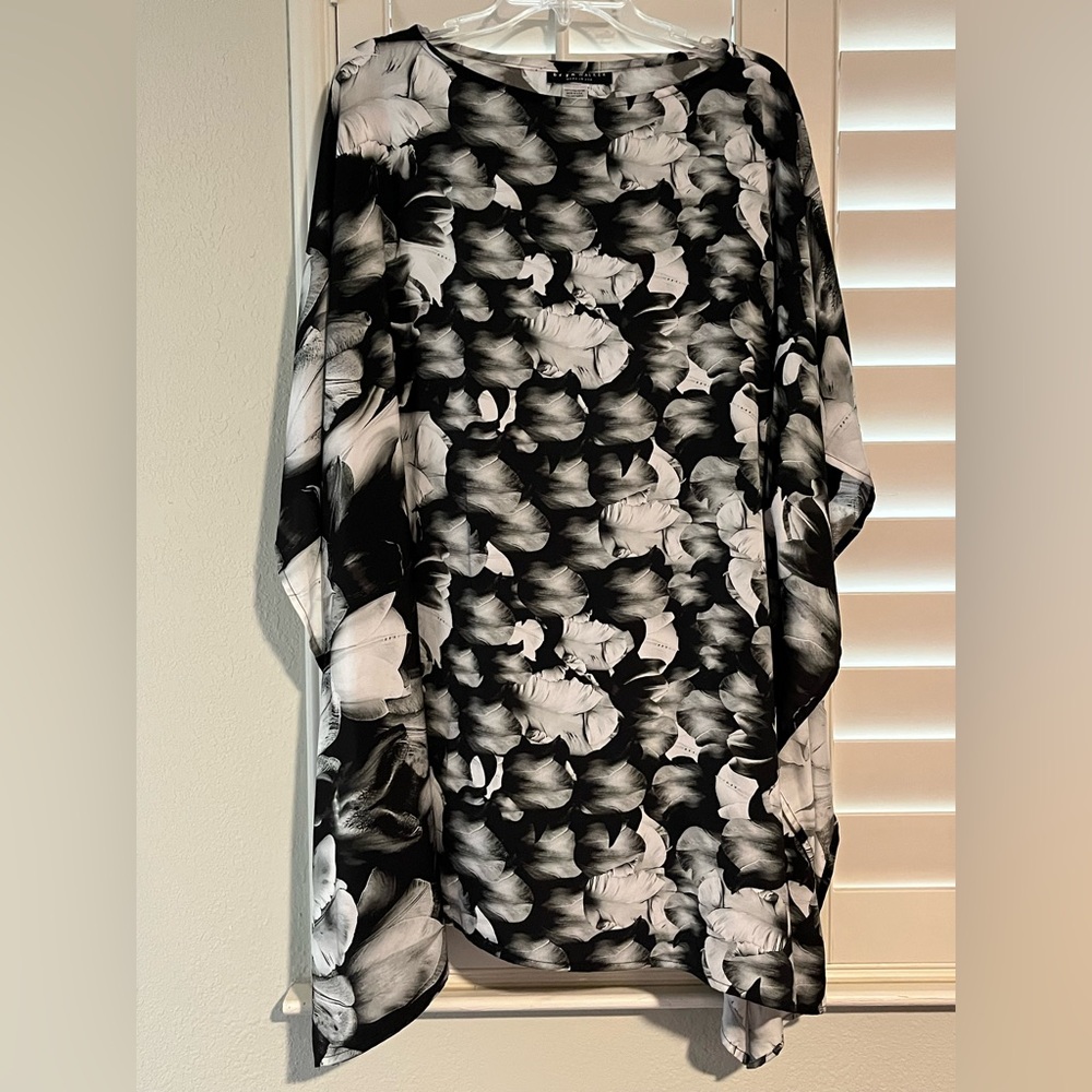 BRYN WALKER - Poncho Style Black and White Tunic